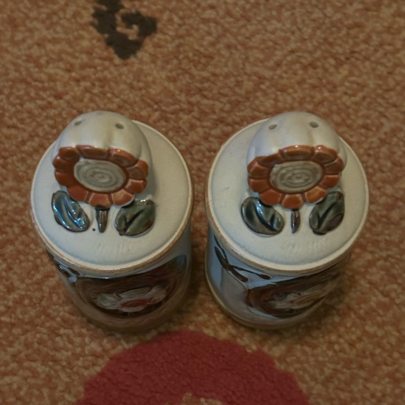 Vintage Snail Salt & Pepper Shakers - Picture 12 of 12